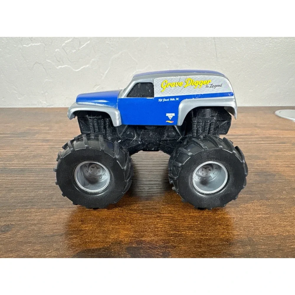 Hot Wheels Monster Trucks Lot of 7 Grave Digger Predator Raptor All Beefed Up